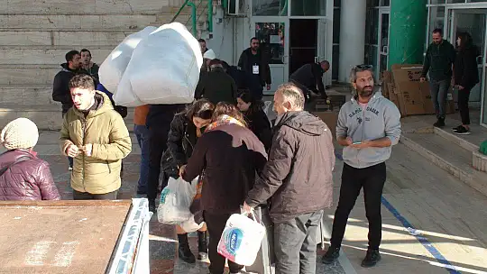 VATANDAŞLARDAN AFET BÖLGESİNE YARDIM