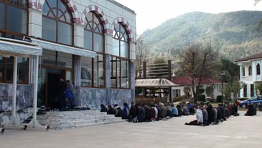 FETHİYE YENİ CAMİİ'DE DEPREMZEDELER İÇİN DUA EDİLDİ
