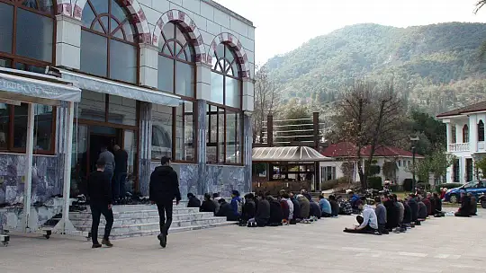 FETHİYE YENİ CAMİİ'DE DEPREMZEDELER İÇİN DUA EDİLDİ