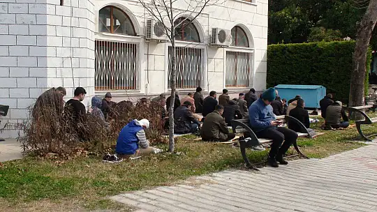 FETHİYE YENİ CAMİİ'DE DEPREMZEDELER İÇİN DUA EDİLDİ