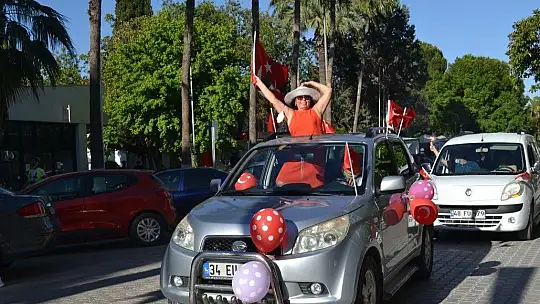 19 Mayıs Bayramı'na araç konvoyu damga vurdu