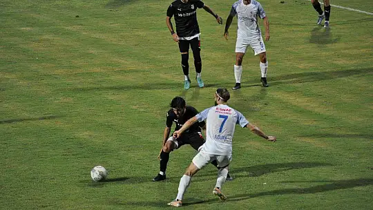 FETHİYESPOR EVİNDE KİMSEYİ AFFETMİYOR 3-1