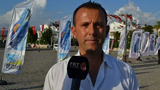 Türk bayrakları ile şehir turu attılar