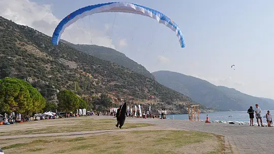 HAVA OYUNLARI FESTİVALİ RENKLİ GÖSTERİLERE EV SAHİPLİĞİ YAPIYOR