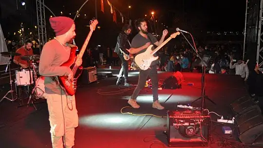 C'NB ve COVERMAN'den Cumhuriyet konseri