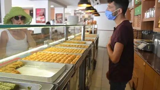 Fethiye'de Bayram Öncesi Tatlı Yoğunluğu