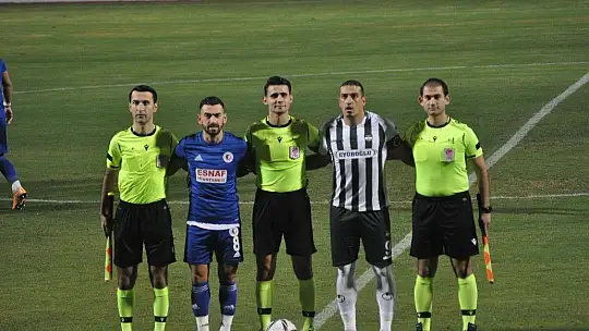 Lacivert-Beyazlılar liderliği bırakmıyor 2-1