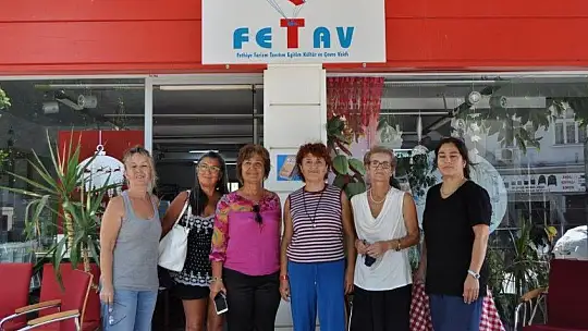 Gönüllüler öğrenciler için kolları sıvadı