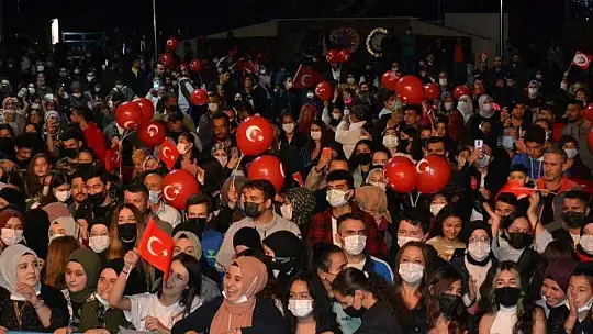 Seydikemer'de Cumhuriyet Konseri Coşkusu