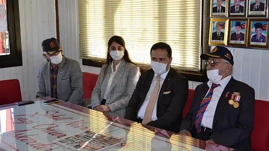 Kaymakam Fırat'tan, gaziler derneğine ziyaret