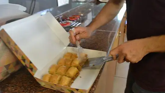 Fethiye'de Bayram Öncesi Tatlı Yoğunluğu