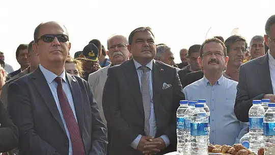 HAVA OYUNLARI FESTİVALİ RENKLİ GÖSTERİLERE EV SAHİPLİĞİ YAPIYOR