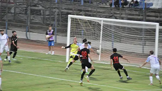 FETHİYESPOR EVİNDE KİMSEYİ AFFETMİYOR 3-1