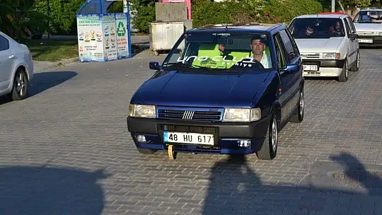 Türk bayrakları ile şehir turu attılar