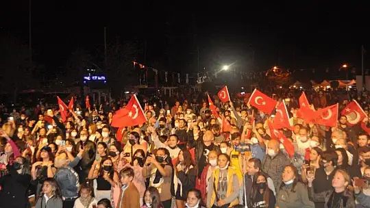 C'NB ve COVERMAN'den Cumhuriyet konseri