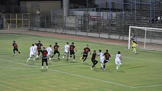 FETHİYESPOR EVİNDE KİMSEYİ AFFETMİYOR 3-1