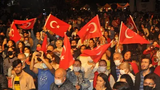 C'NB ve COVERMAN'den Cumhuriyet konseri