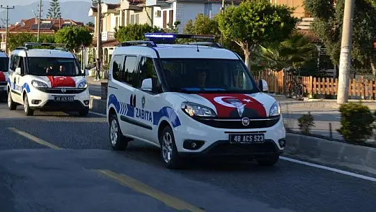 Türk bayrakları ile şehir turu attılar