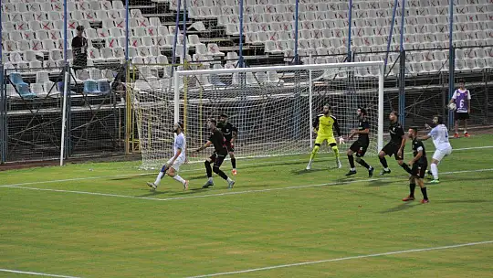 FETHİYESPOR EVİNDE KİMSEYİ AFFETMİYOR 3-1