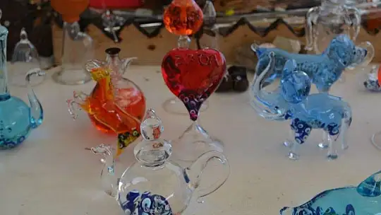 Cam üfleme sanatını yaşatıyor