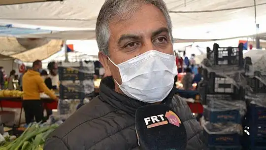 Semt pazarlarında sosyal mesafe ihlal ediliyor