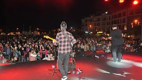 C'NB ve COVERMAN'den Cumhuriyet konseri