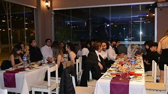 Girne Koleji Cumhuriyet balosunda bir araya geldi