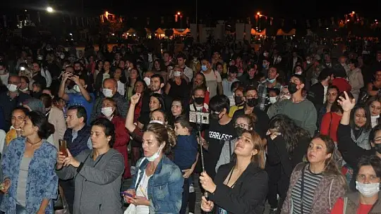 C'NB ve COVERMAN'den Cumhuriyet konseri