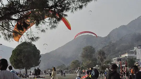 HAVA OYUNLARI FESTİVALİ RENKLİ GÖSTERİLERE EV SAHİPLİĞİ YAPIYOR