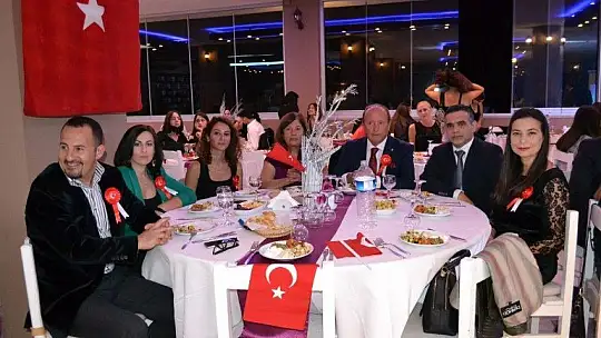 Girne Koleji Cumhuriyet balosunda bir araya geldi