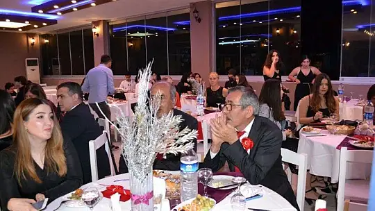 Girne Koleji Cumhuriyet balosunda bir araya geldi