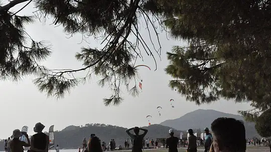 HAVA OYUNLARI FESTİVALİ RENKLİ GÖSTERİLERE EV SAHİPLİĞİ YAPIYOR