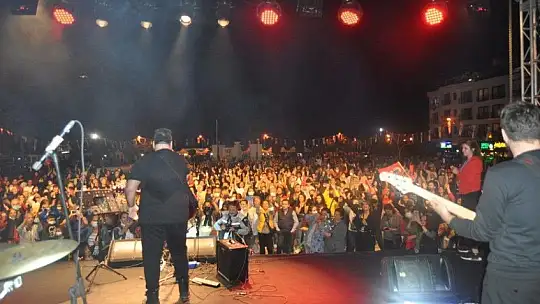 C'NB ve COVERMAN'den Cumhuriyet konseri