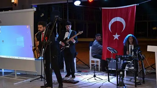 Girne Koleji Cumhuriyet balosunda bir araya geldi