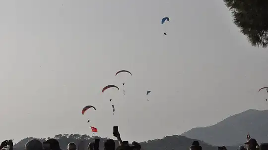 HAVA OYUNLARI FESTİVALİ RENKLİ GÖSTERİLERE EV SAHİPLİĞİ YAPIYOR