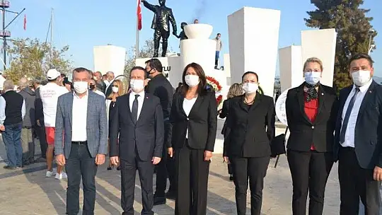 Atatürk Anıtı önünde fotoğraf yarışı