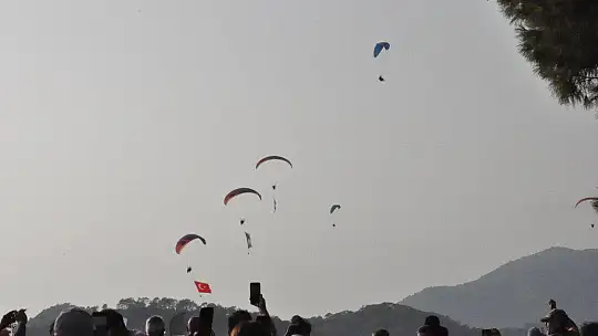 HAVA OYUNLARI FESTİVALİ RENKLİ GÖSTERİLERE EV SAHİPLİĞİ YAPIYOR