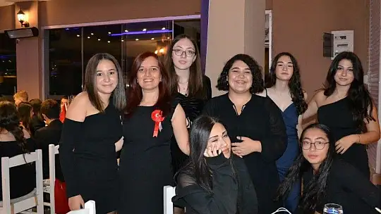 Girne Koleji Cumhuriyet balosunda bir araya geldi