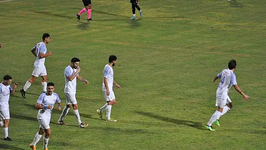 FETHİYESPOR EVİNDE KİMSEYİ AFFETMİYOR 3-1