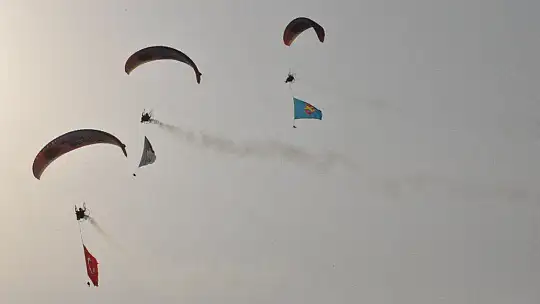 HAVA OYUNLARI FESTİVALİ RENKLİ GÖSTERİLERE EV SAHİPLİĞİ YAPIYOR