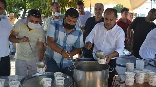 İksirci Tezcan'dan aşure etkinliği