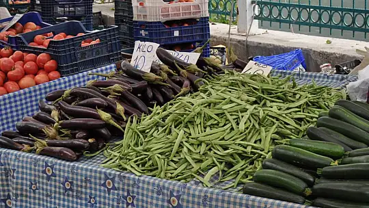 Vatandaşın alışveriş tercihi 'Salı Pazarı'