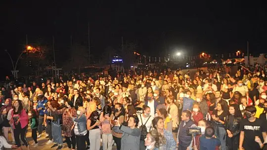 C'NB ve COVERMAN'den Cumhuriyet konseri