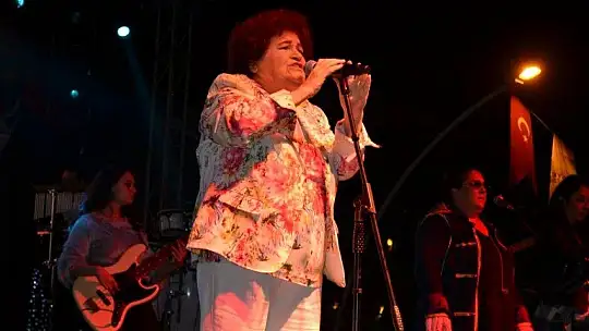 Fethiye'de Selda Bağcan rüzgarı esti