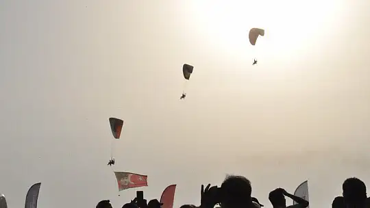 HAVA OYUNLARI FESTİVALİ RENKLİ GÖSTERİLERE EV SAHİPLİĞİ YAPIYOR