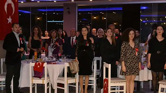 Girne Koleji Cumhuriyet balosunda bir araya geldi