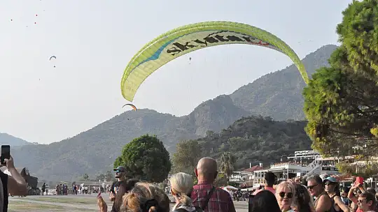 HAVA OYUNLARI FESTİVALİ RENKLİ GÖSTERİLERE EV SAHİPLİĞİ YAPIYOR