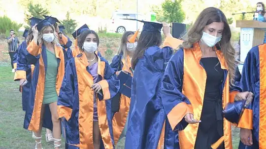 Fethiye İşletme Fakültesinde mezuniyet heyecanı