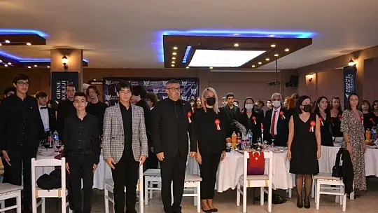 Girne Koleji Cumhuriyet balosunda bir araya geldi