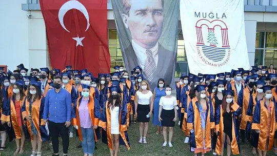 Fethiye İşletme Fakültesinde mezuniyet heyecanı